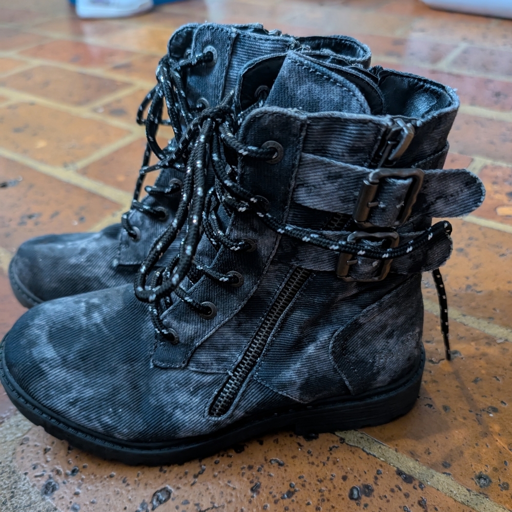 Blowfish boots